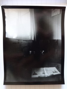 Stilleven met krant op fauteuil en kopje op leuning, Camera Obscura, belichtingstijd 4 tot 5 uur, Low Parkamoor 2013.
